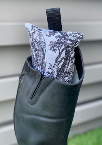 Red cedar filled boot tree to keep any tall boots shape and smelling fresh.