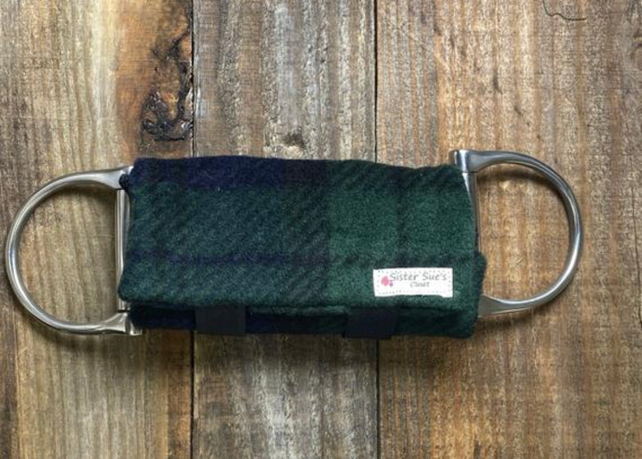 Microwavable bit warmer with removable rice pouch to keep your horses bit warm in winter.